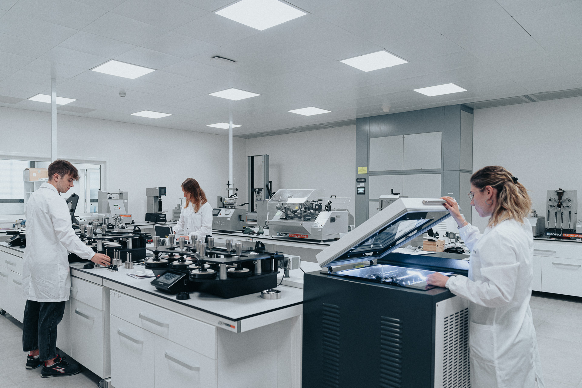 Precision Air Conditioning for Textile Laboratories